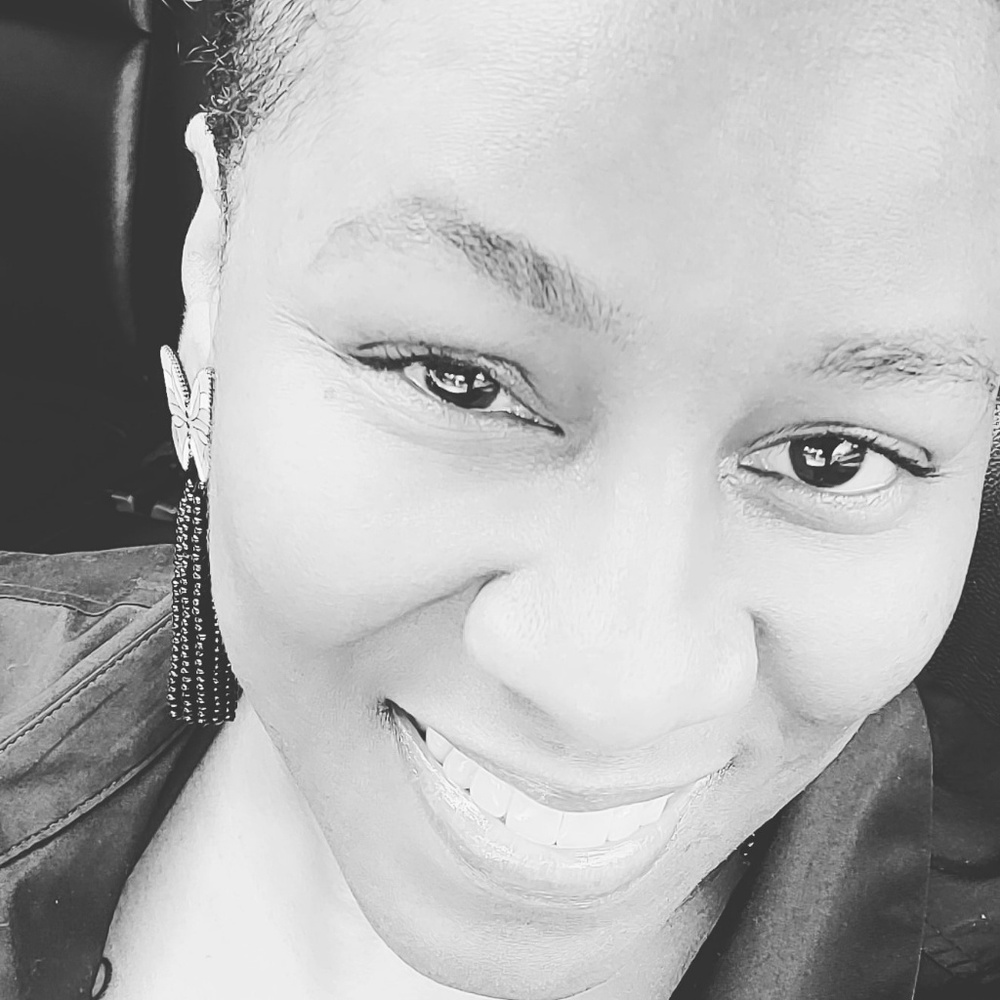 Meet your Posher, Desi